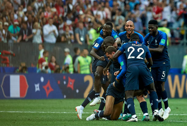 同時也突現 同時也突現