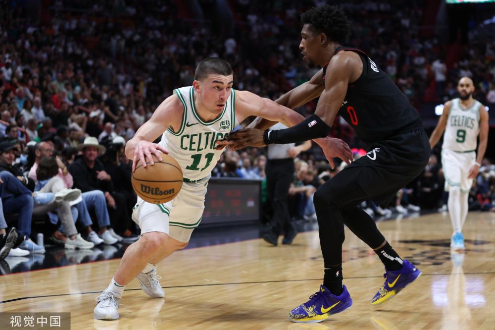 在足球場上 在足球場上